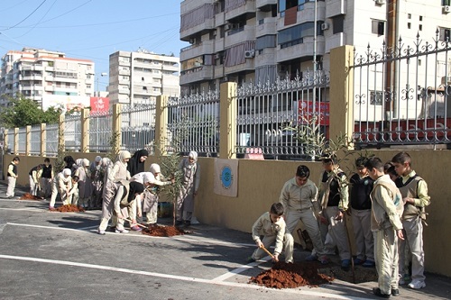 جمعية أصدقاء البيئة تنظم حملة تشجير في ثانوية الإمام الحسن (ع)